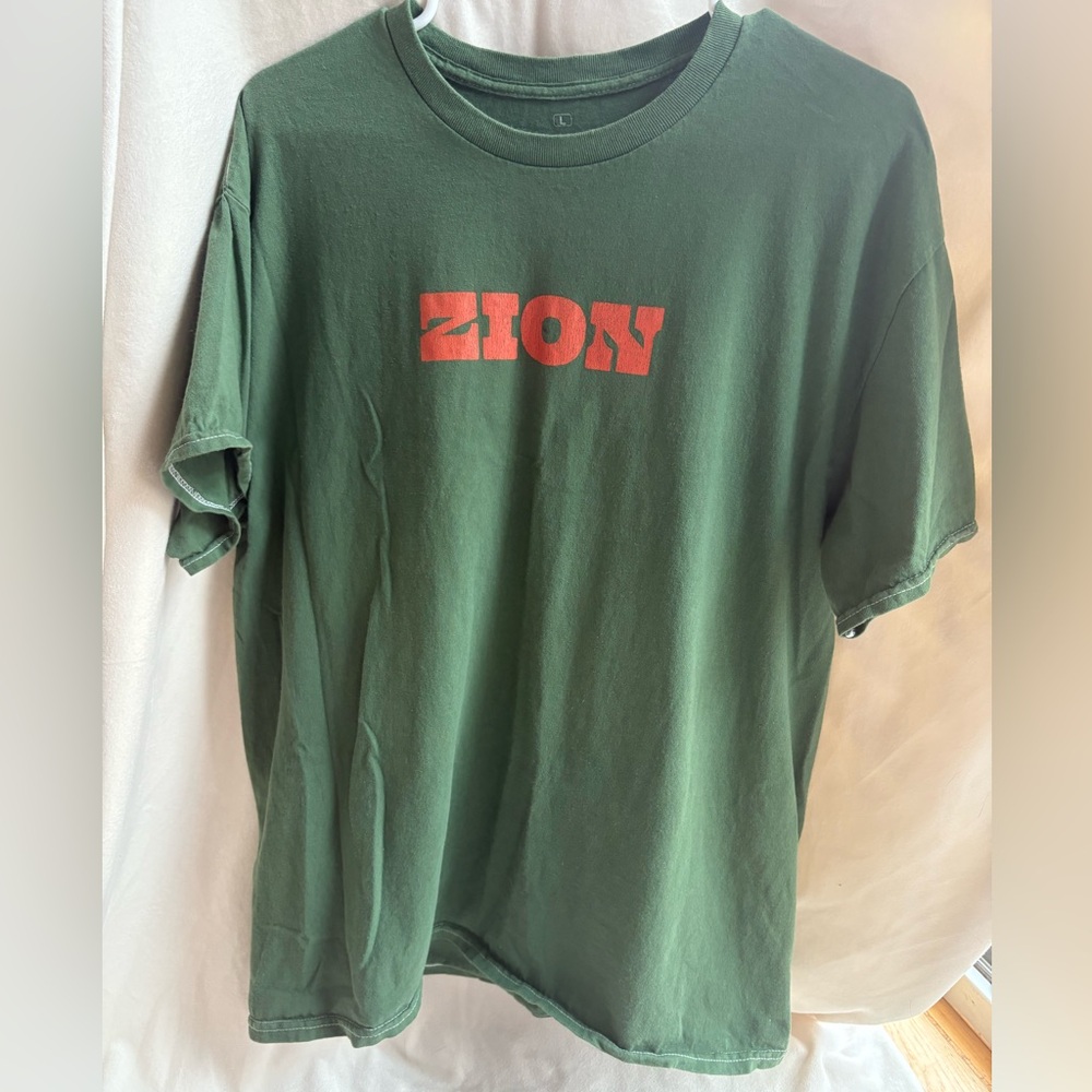 Green Zion Graphic Men’s Large T Shirt